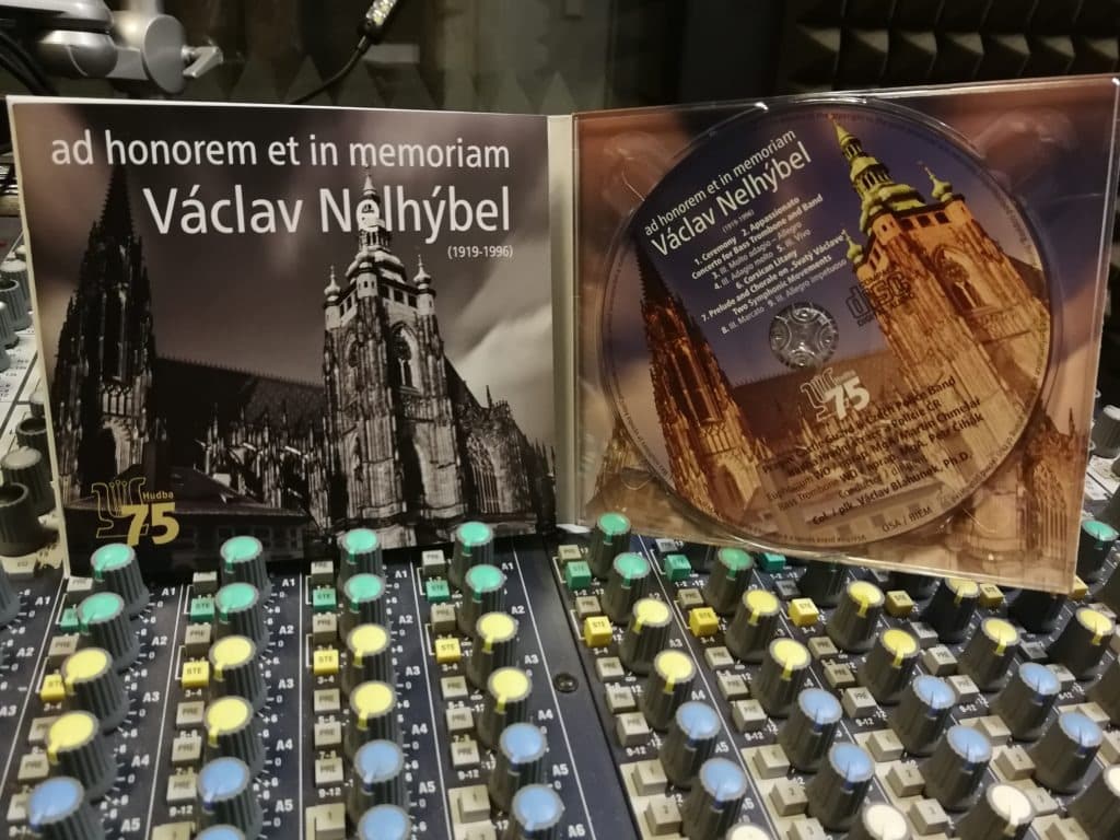 CD k poctě Václava Nelhýbla natočené v katedrále sv. Víta v Praze s Hudbou Hradní stráže a Policie ČR