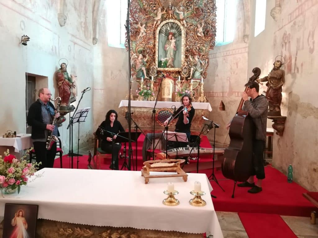 Nahrávání tria Romanovská Tichý Hrubý v krásném kostele v Dobrši. Jako host: Hana Blažíková